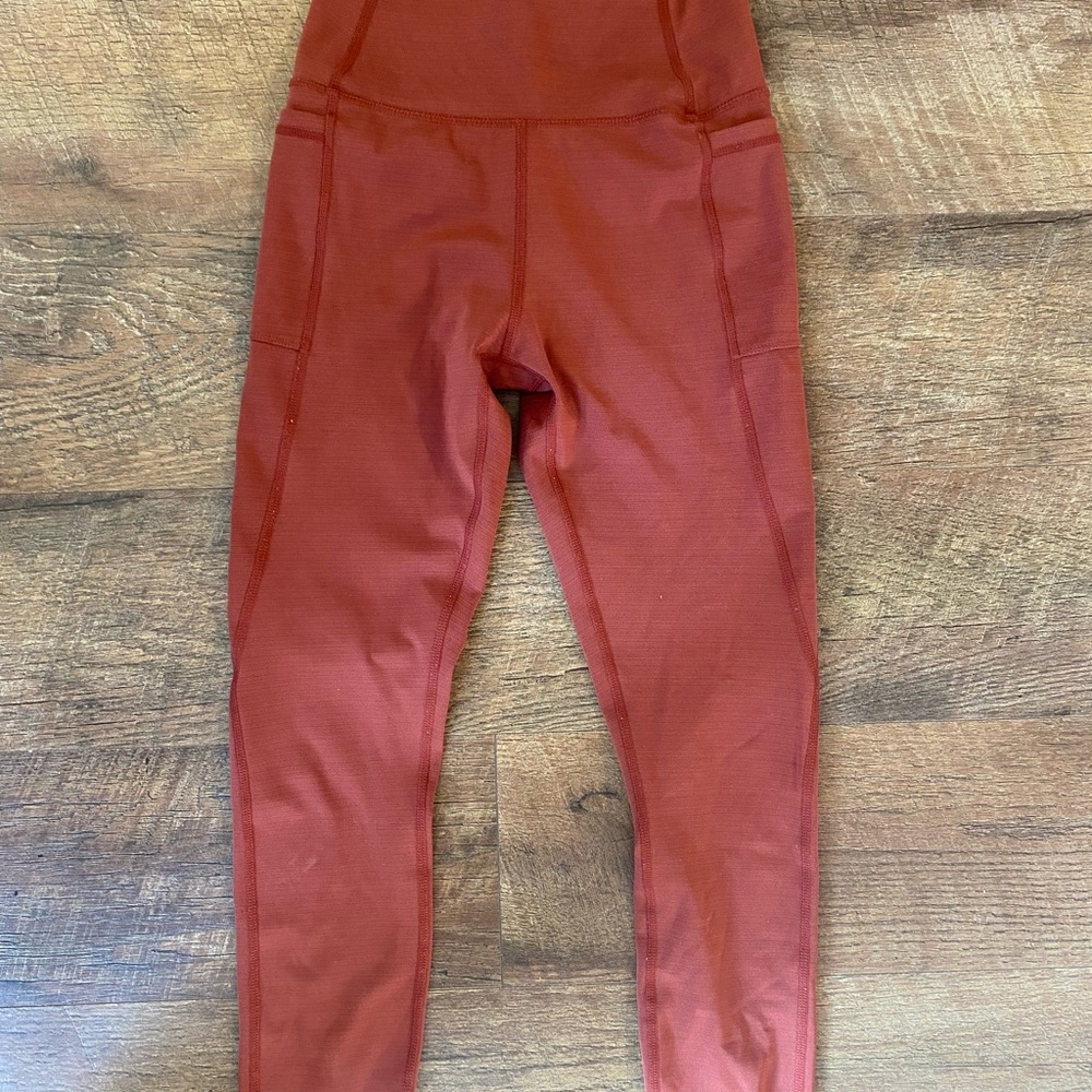 Born primitive rust red XS leggings crop